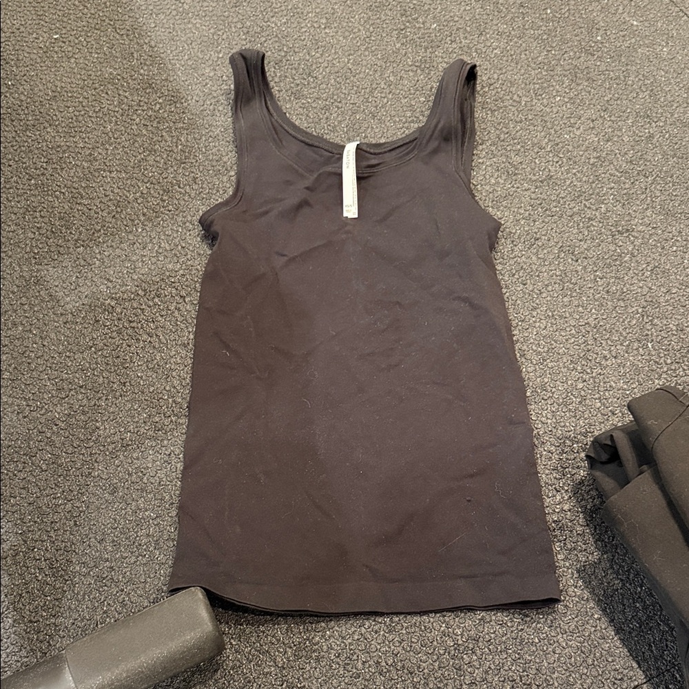 Aritzia Babaton tank